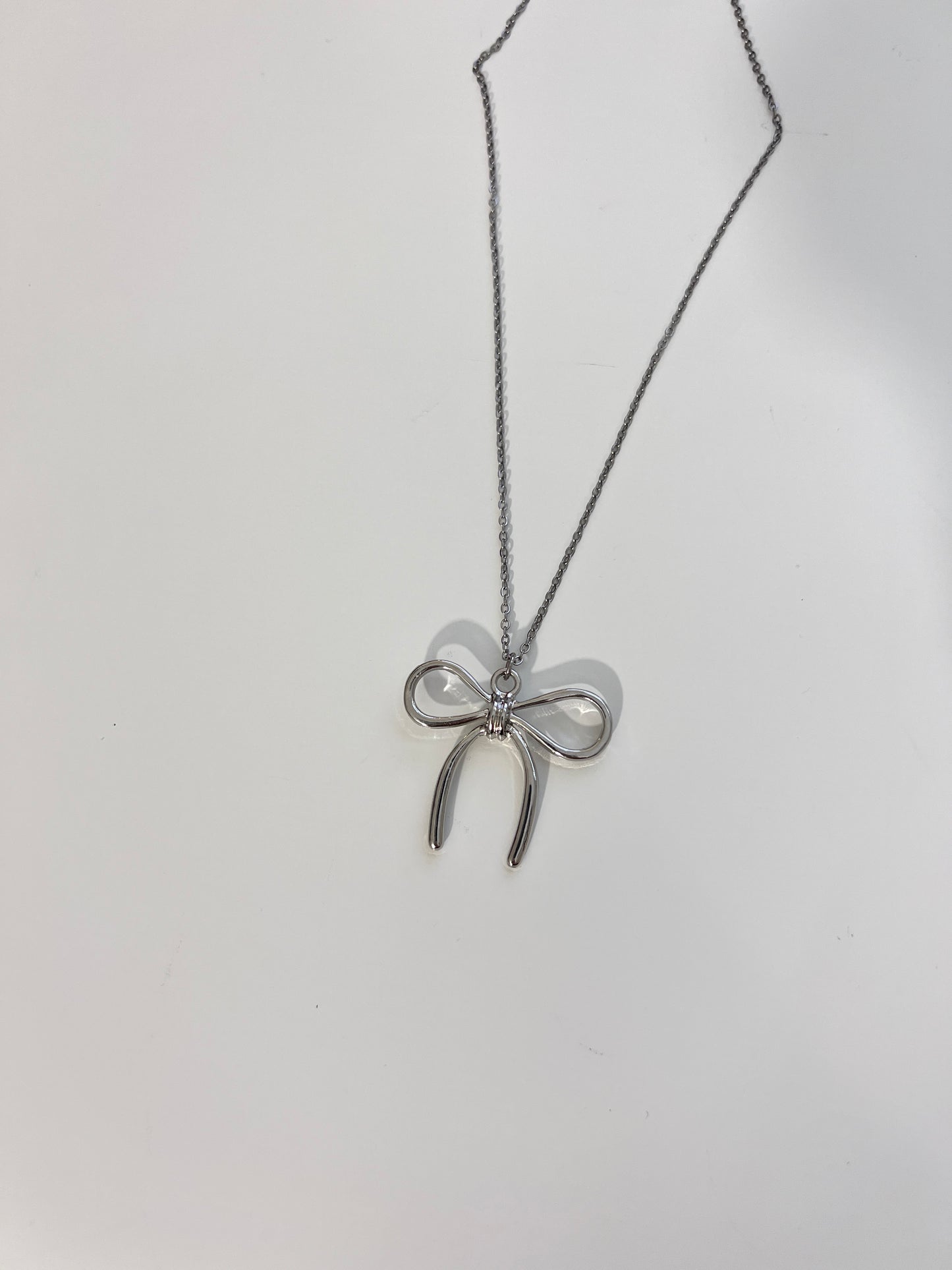 Minimalist Bow Tie Pendent Necklace